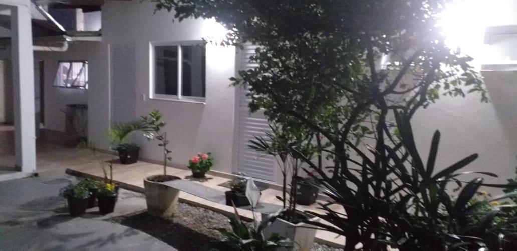 Pousada Casa Verde - Quartos Individuais - Smart Tv 32 - E Banheiro Privativo Διαμέρισμα Itajaí Εξωτερικό φωτογραφία