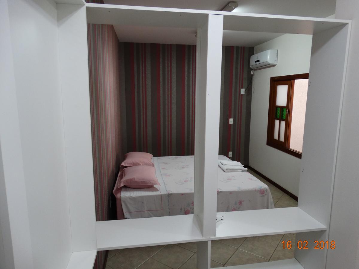 Pousada Casa Verde - Quartos Individuais - Smart Tv 32 - E Banheiro Privativo Διαμέρισμα Itajaí Εξωτερικό φωτογραφία