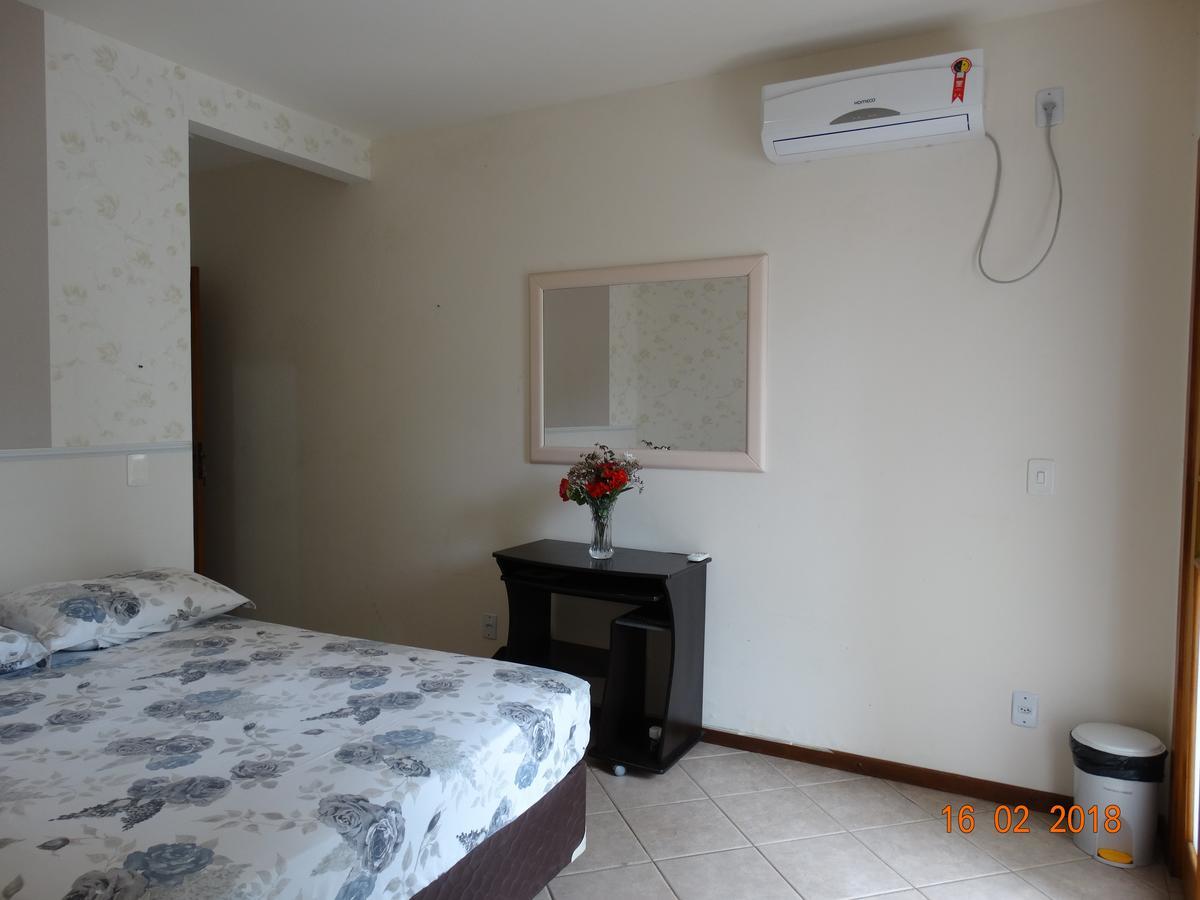 Pousada Casa Verde - Quartos Individuais - Smart Tv 32 - E Banheiro Privativo Διαμέρισμα Itajaí Εξωτερικό φωτογραφία